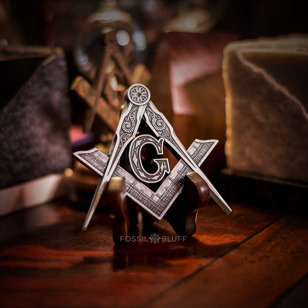 Geometrician Freemason Masonic Emblem Master Mason MM Pewter Walnut Easel