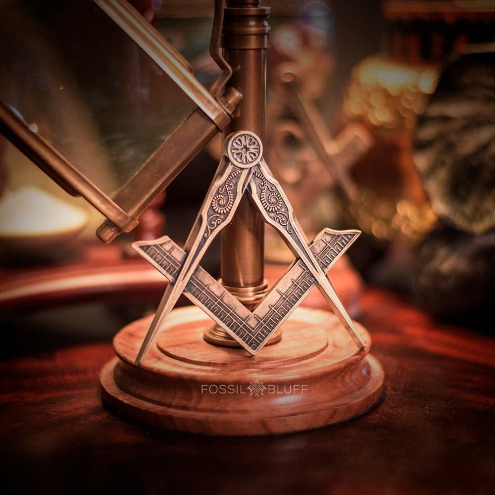 Universal Freemason Masonic Emblem Master Mason MM Antique Gold